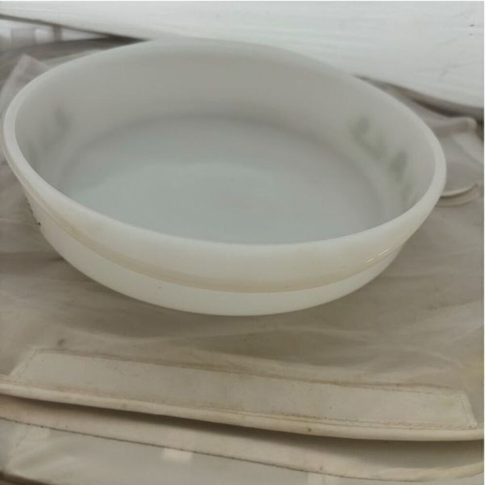 Glasbake Green Daisy J2423 9” Milk Glass Pie Plate 1970’s - Picture 2 of 6
